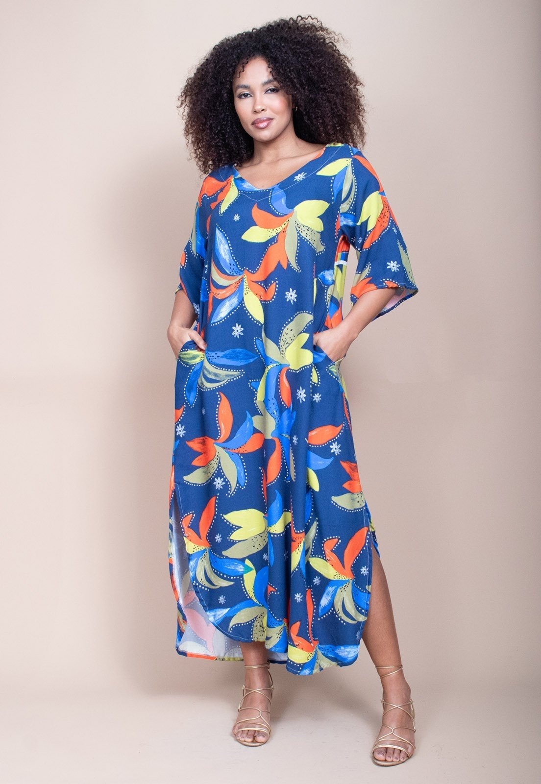 Imagem principal Vestido Cabanafree Midi Abapã Plano com Bolso Estampa Maré Vibrante Cabanafree amarelo/estampado/verde