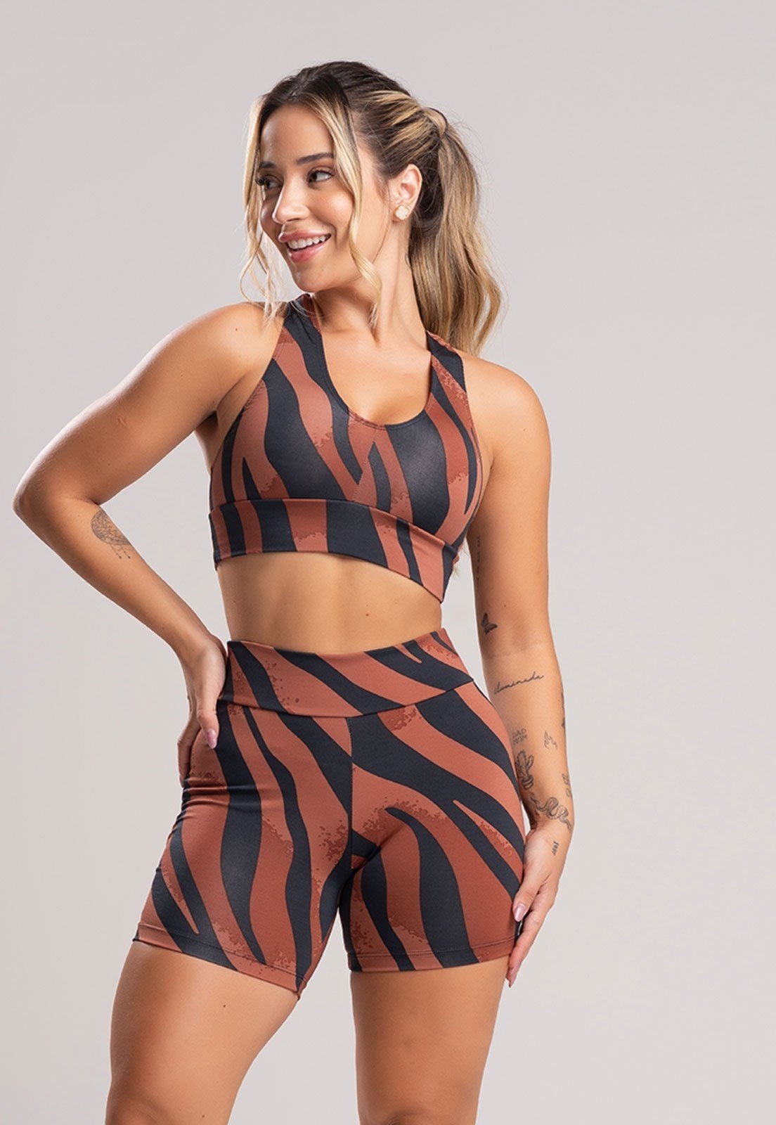 Imagem principal Short MVB Modas Curto Cintura Alta Fitness Safari Mvb Modas estampado/marrom/multicolorido/preto