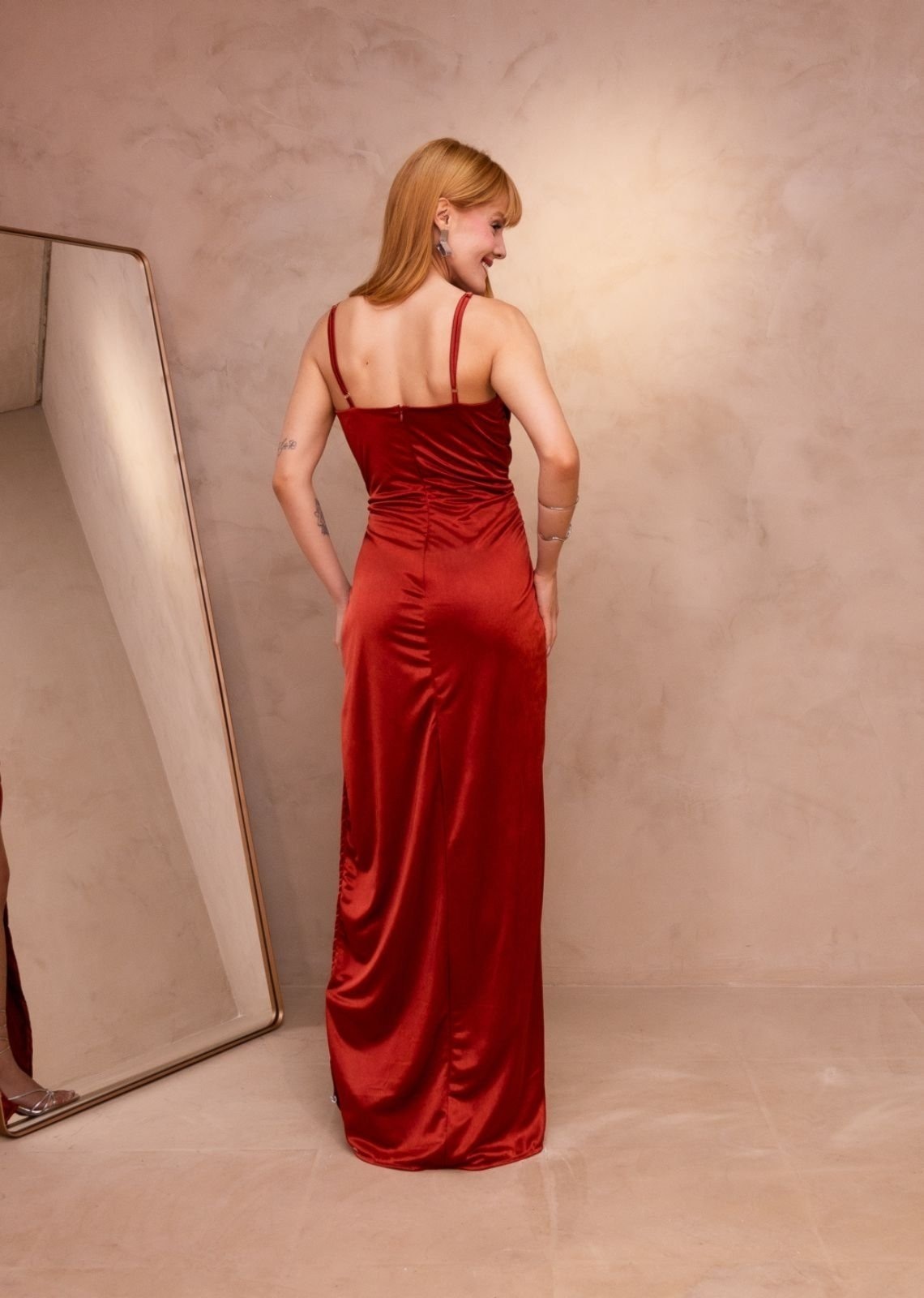 Imagem principal Vestido Longo de Festa Frente única Cetim Fenda Layannni Terracota Cia do Vestido azul