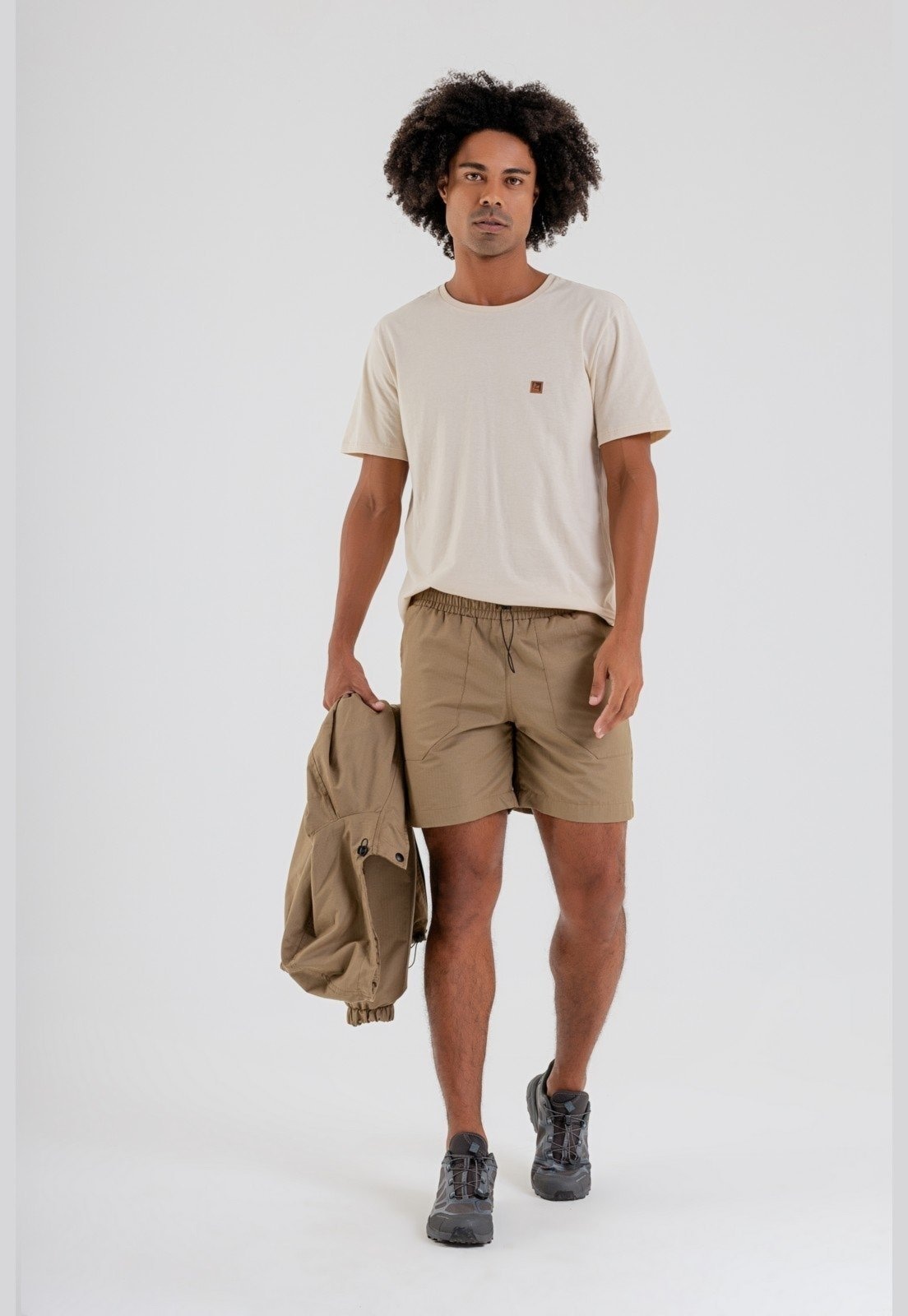 Imagem principal Bermuda Masculina em Tecido Corta Vento The Philippines The Philippines marrom