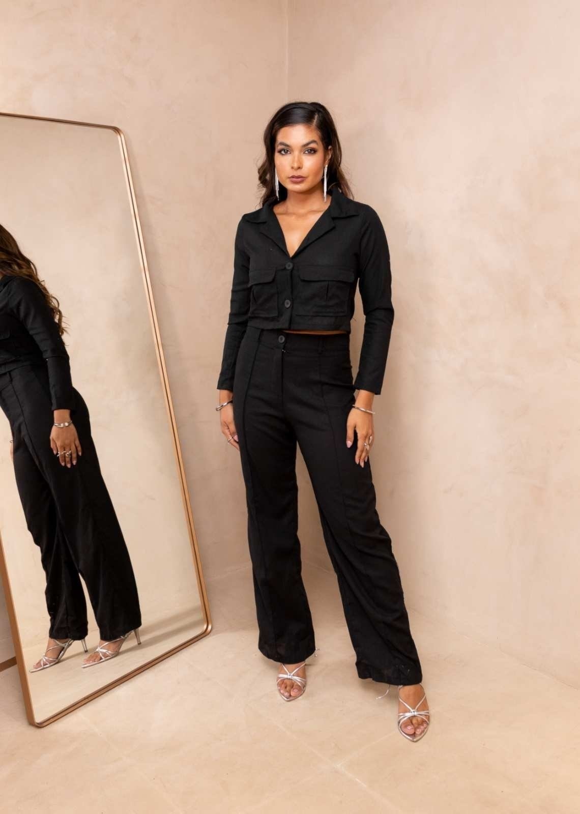 Imagem principal Conjunto Cropped Manga Longa e Calça Flare Linho Majil Cia do Vestido preto