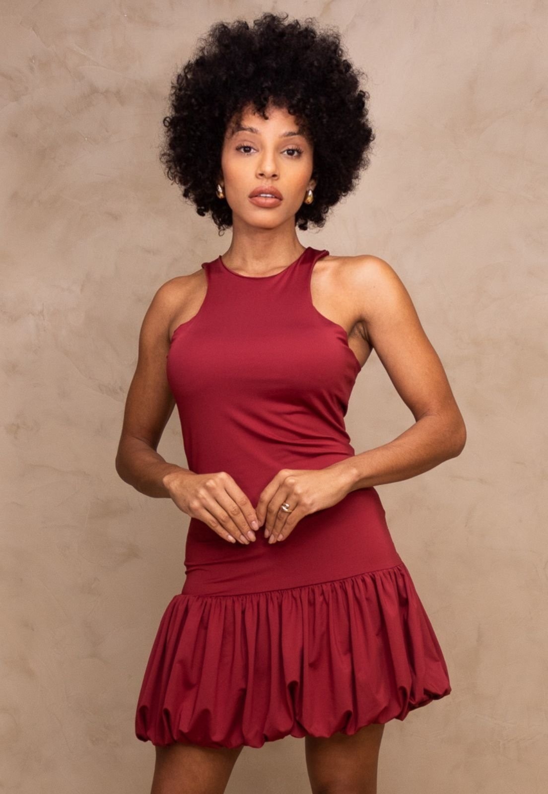 Imagem principal Vestido Curto Regata Balonê Fluity Elegante Tendência Pennaly Marsala Cia do Vestido bordô