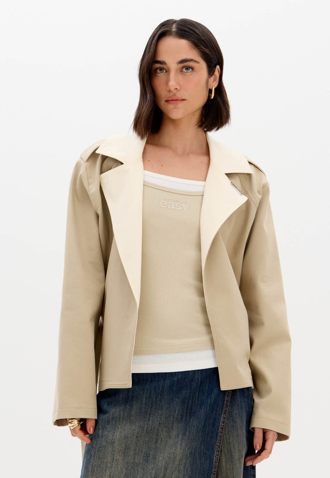 Imagem principal Jaqueta Feminina Lança Perfume Gola Ampla Lança Perfume bege