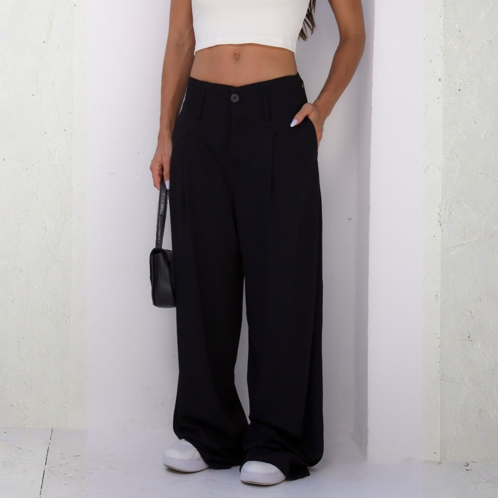 Imagem principal Calça Pantalona Feminina Com Prega Bolso Embutido Revanche Saskatoon Revanche preto