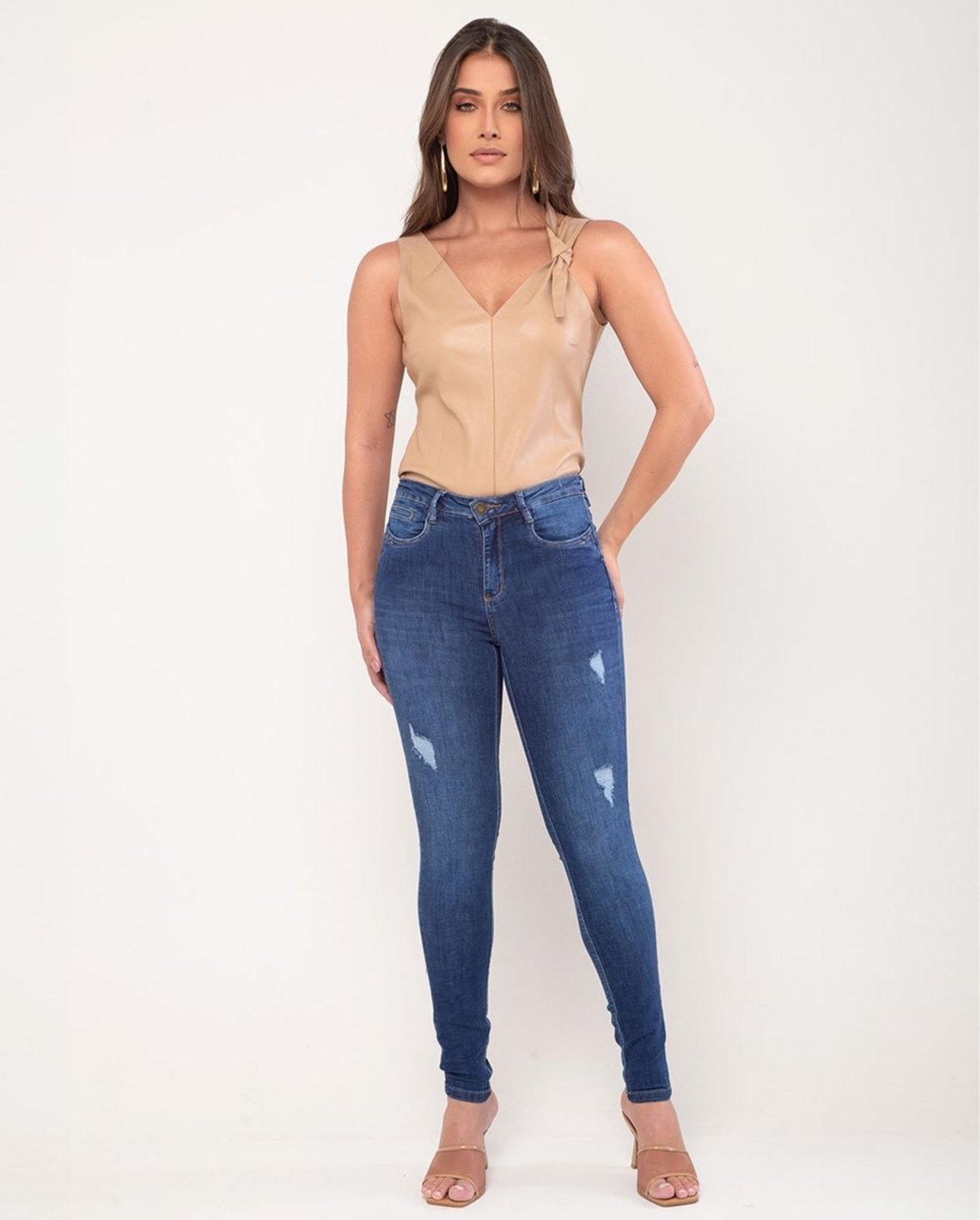 Imagem principal Calça Feminina Intermediaria com Abertura Lateral Na Barra 22032 Escura Consciência jeans