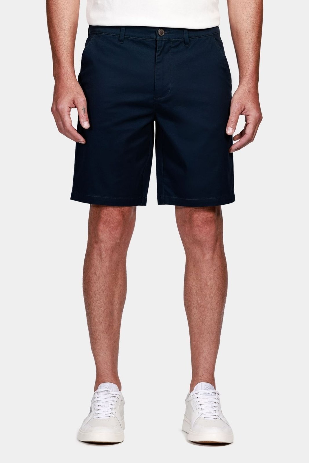 Imagem principal Bermuda Aramis Chino Clássica Sarja Marinho Aramis azul marinho