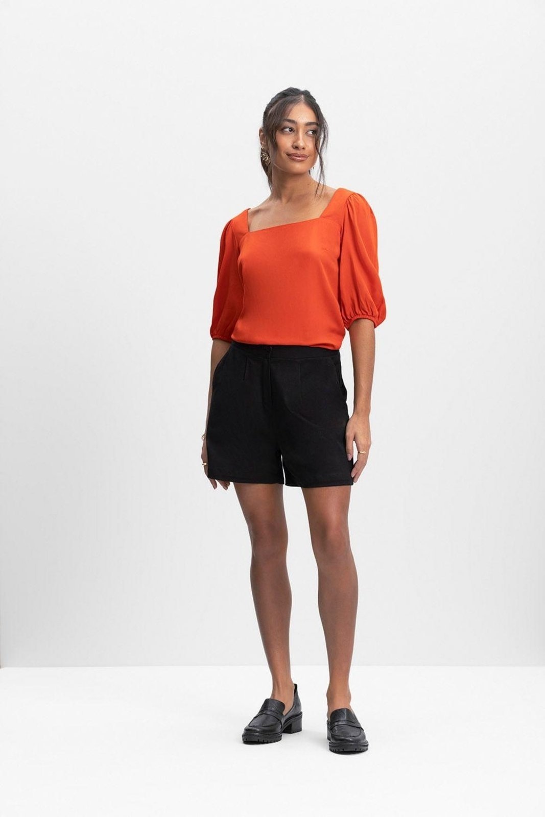 Imagem principal Shorts feminino em sarja comfort Essendi Essendi preto