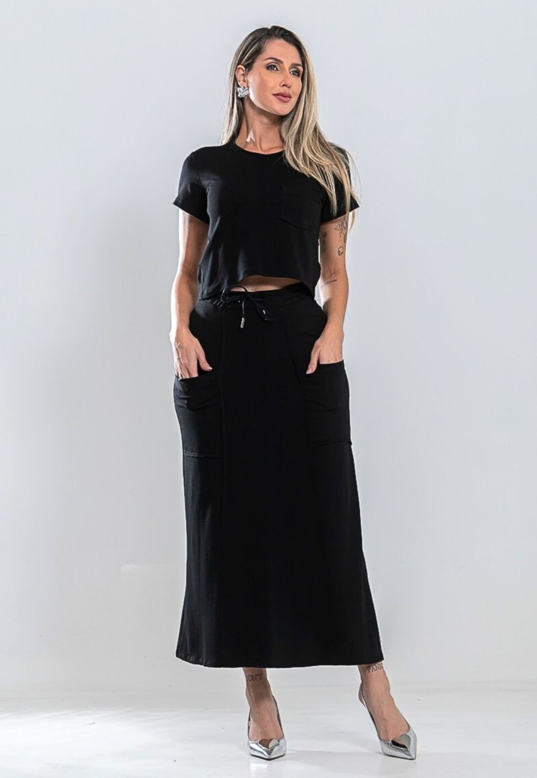 Imagem principal Conjunto Moletinho Feminino Saia Longa e Blusa Cropped Manga Curta Moda Primavera Verão Docce Mulher preto