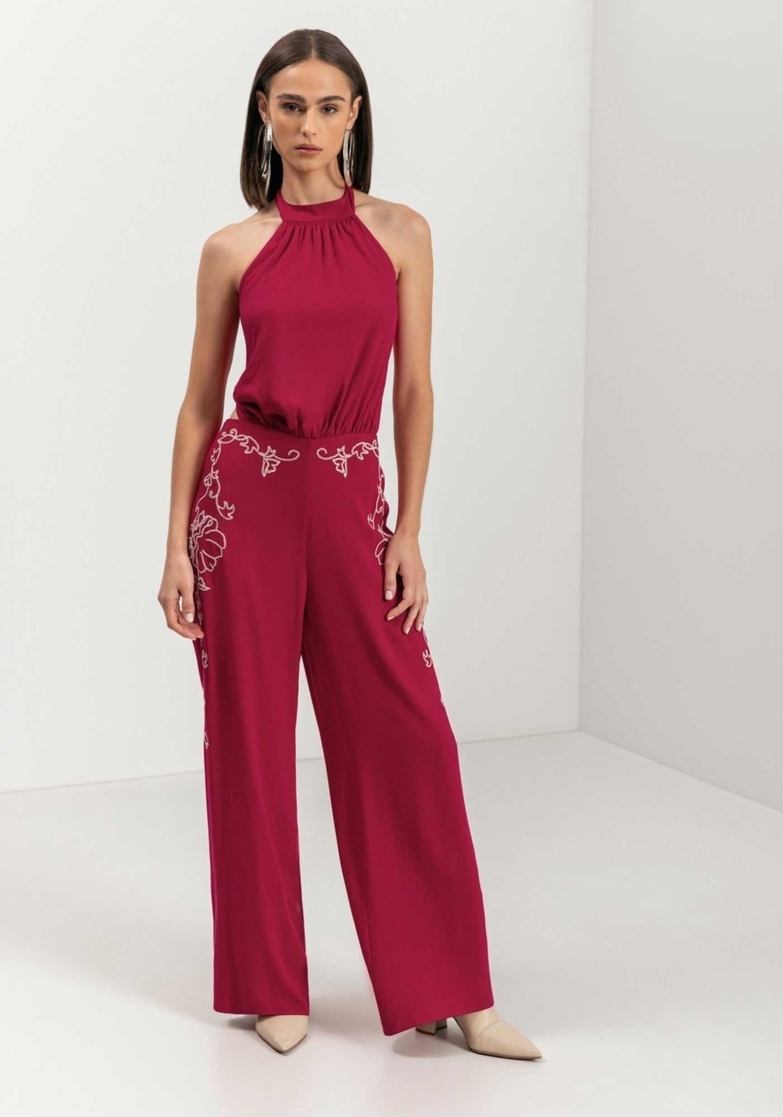 Imagem principal Macacão Longo Frente Única Com Bordado E Amarração Lez a Lez vermelho