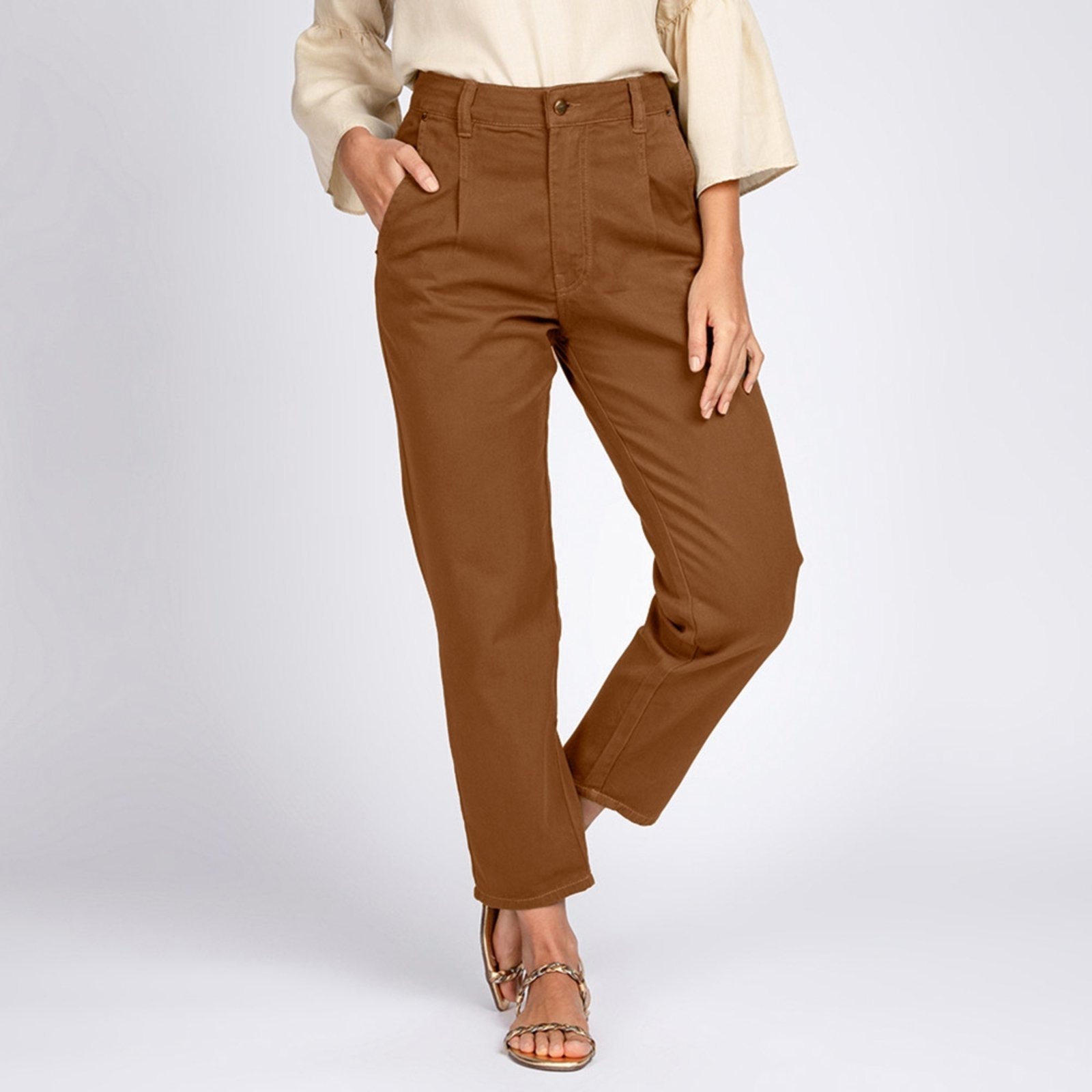 Imagem principal Calça Mom Cropped Slouch Bolso-Faca Bloom Terroso Bloom marrom