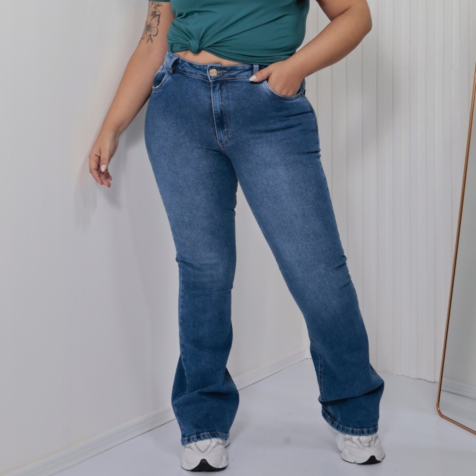 Imagem principal Calça Jeans Flare Barra Normal Curvy Feminina Revanche Vesuna Revanche unico
