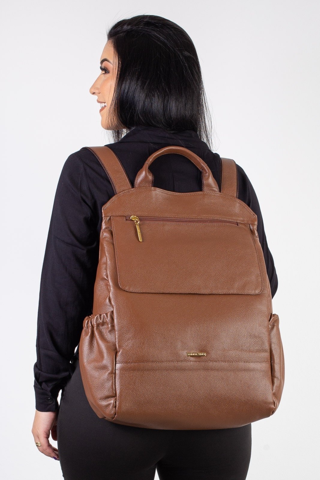 Imagem principal Mochila antifurto grande de couro liso Suzana - Whisky Andrea Vinci vermelho