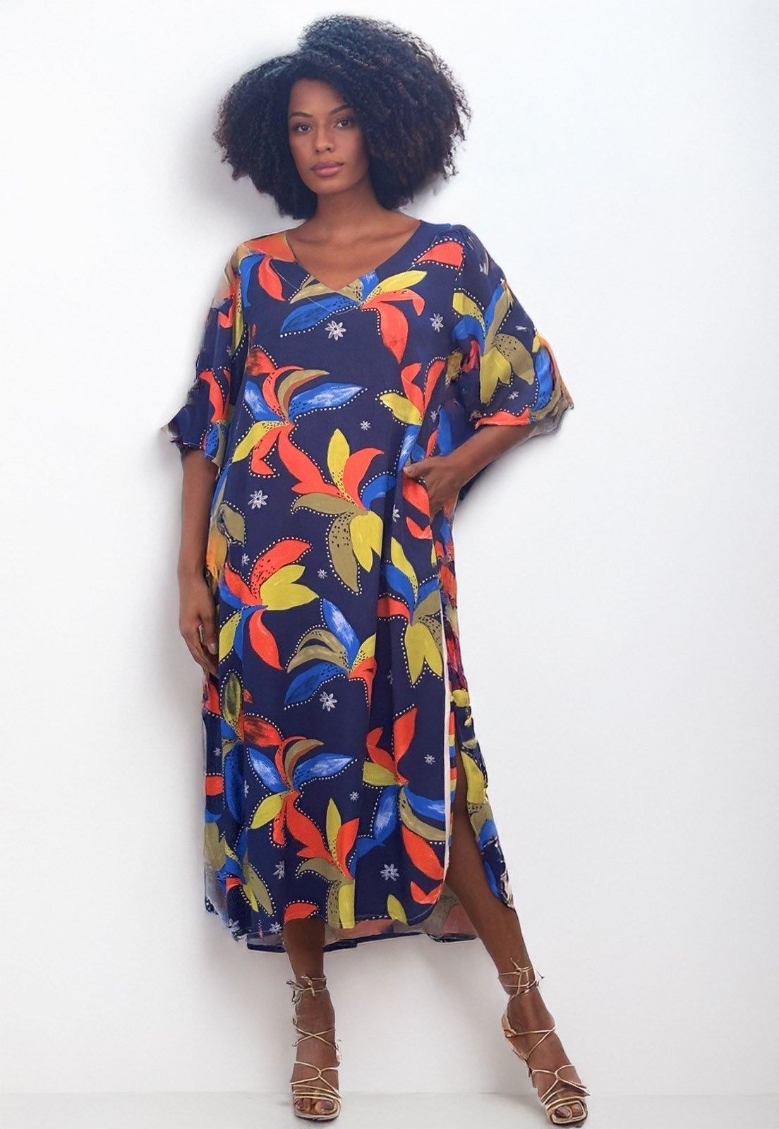 Imagem principal Vestido Midi Amazonia Vital Abapã Plano com Bolso Estampa Maré Vibrante Amazonia Vital amarelo/azul/estampado/vermelho