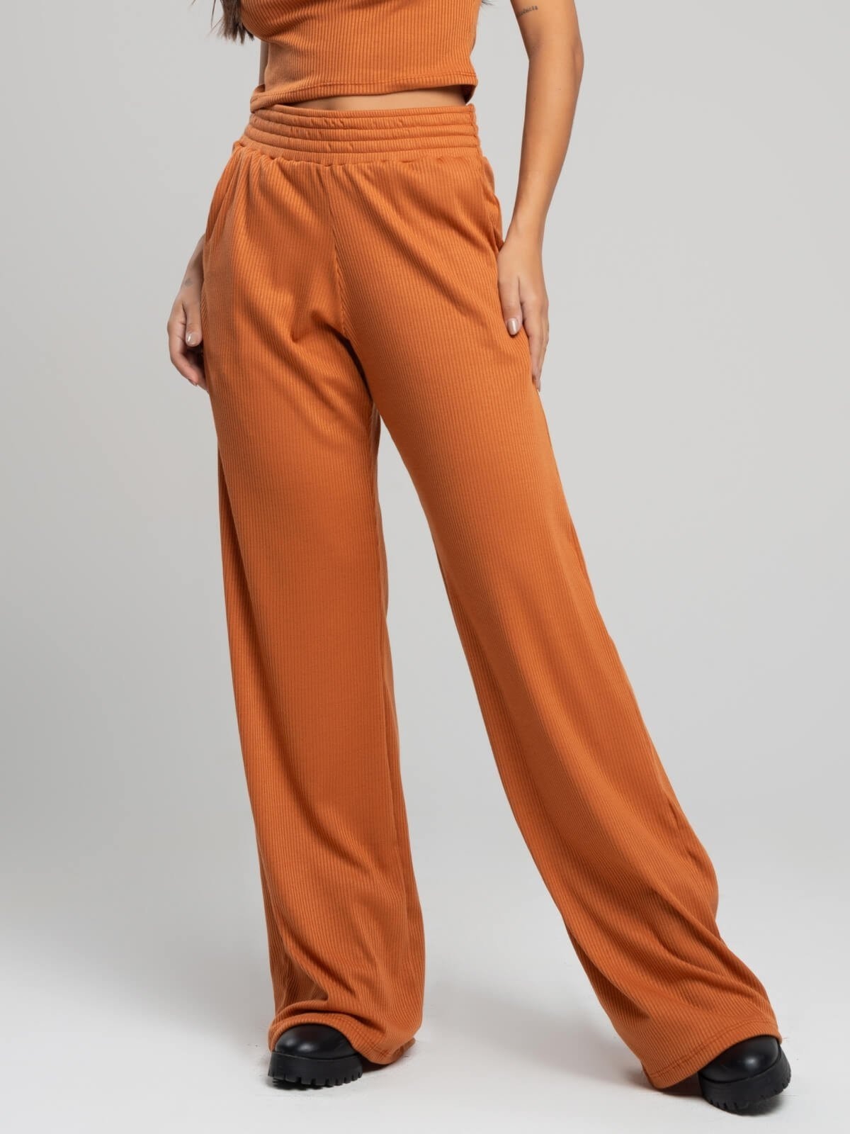 Imagem principal Calça Pantalona Wide Leg Canelada Vicbela Cintura Alta Moda Casual Terracota Vicbela caramelo/coral/laranja