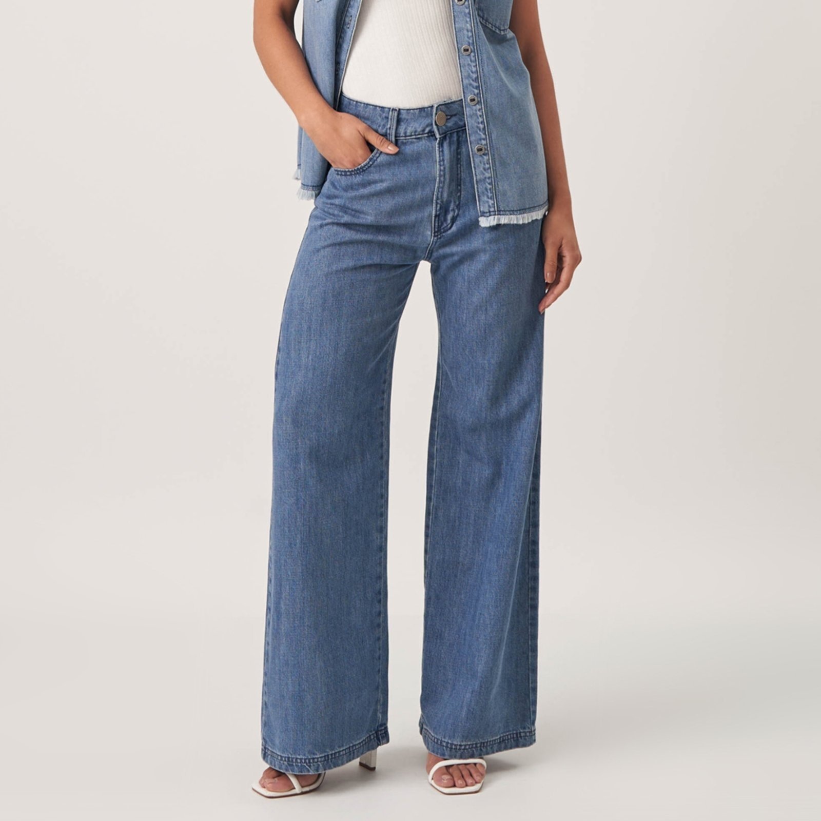 Imagem principal Calça Jeans Wide Leg Cintura Alta Azul Médio Bloom jeans azul