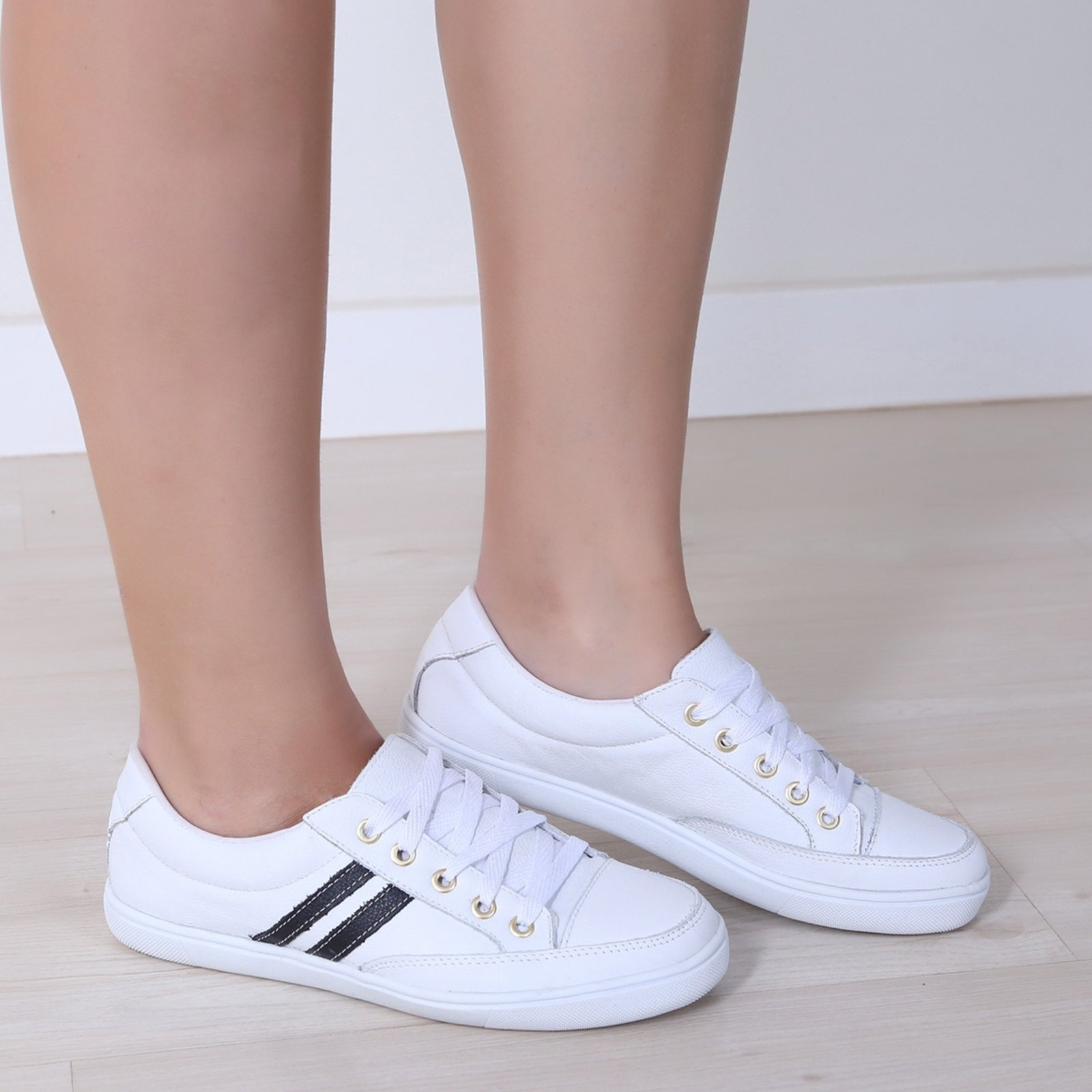 Imagem principal Tênis de Couro Casual Moda com Listra Preta ROMEU E JULIETA SHOES branco/preto