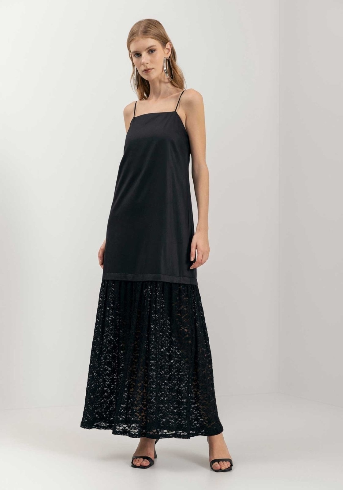 Imagem principal Vestido Longo De Alças Com Barra Rendada Lez a Lez poás