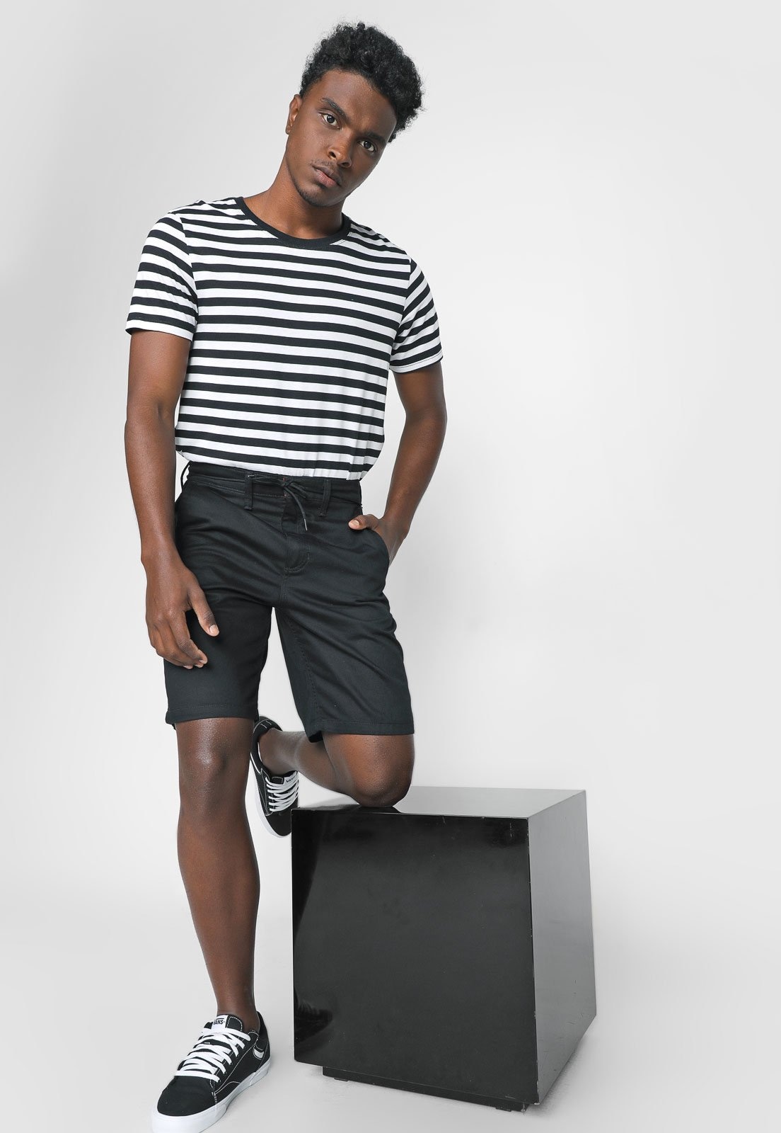 Imagem principal Bermuda Sarja Vans Chino Relaxed Preta Vans preto