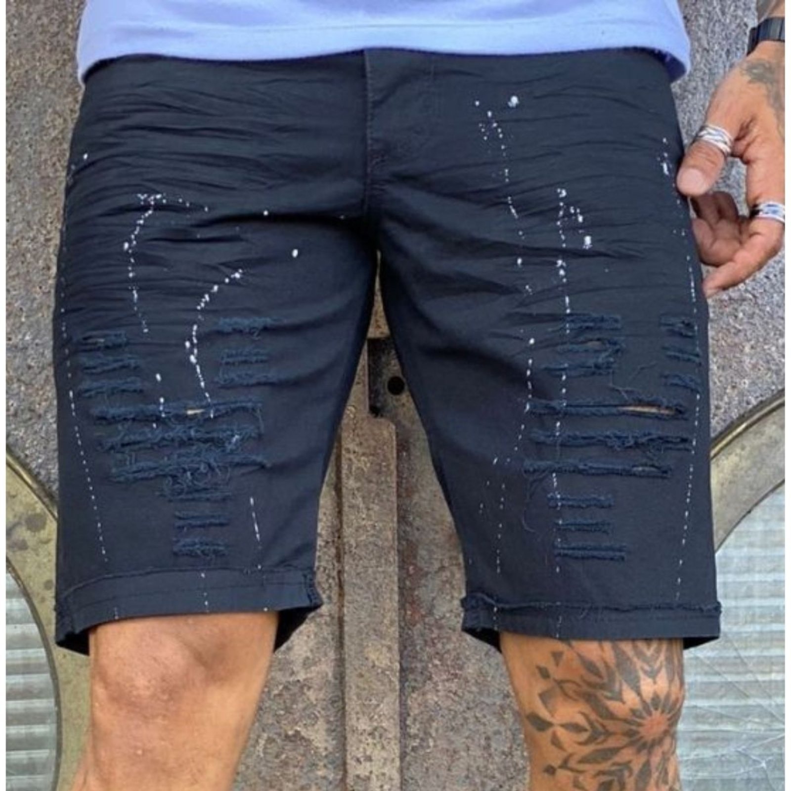 Imagem principal Bermuda Masculina Preta com Pingos de Tintas Jeans Loka preto