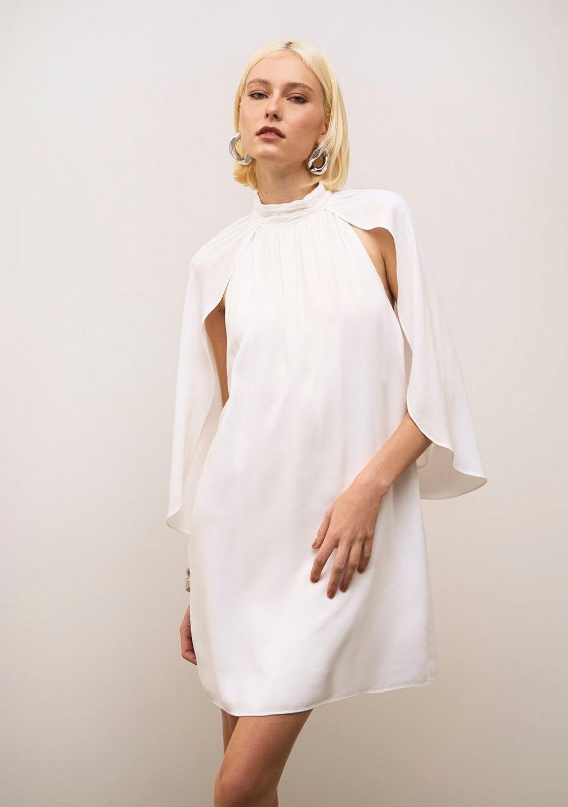 Imagem principal Vestido Iódice Solto Gola Alta Sem Manga Curto Off-white IÓDICE off-white white