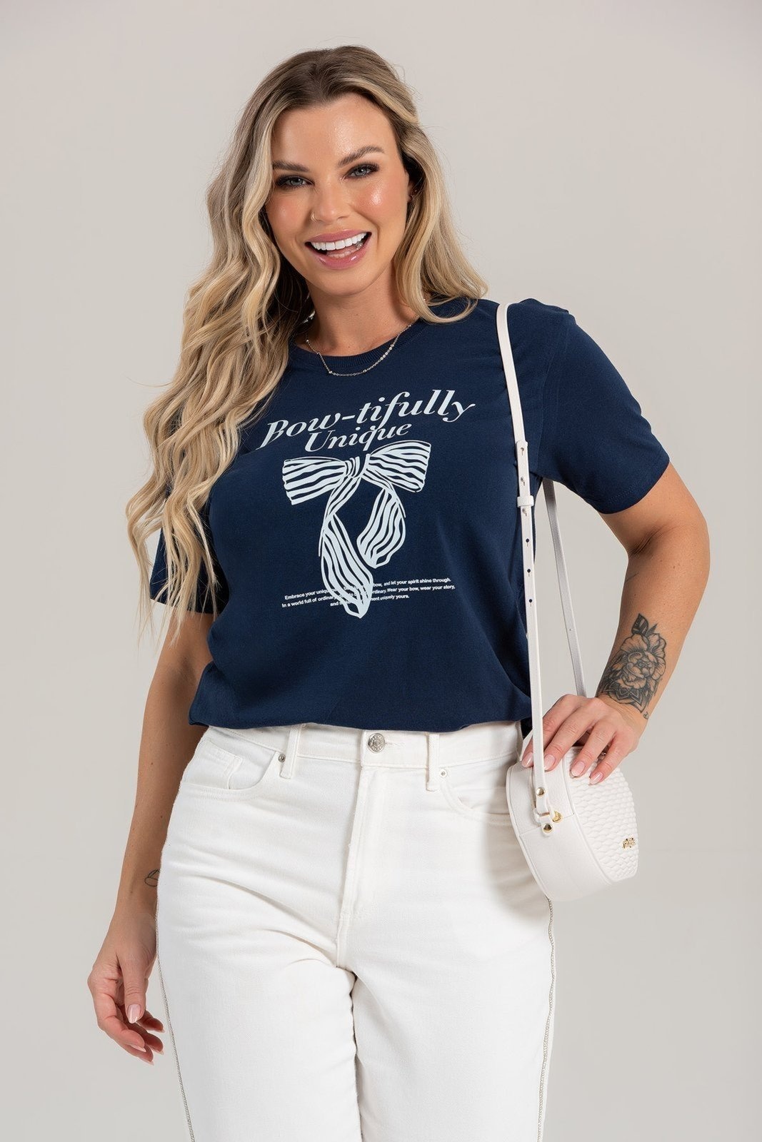 Imagem principal T-shirt Feminina Cianitas Estampa Laço Unique Cianitas azul marinho