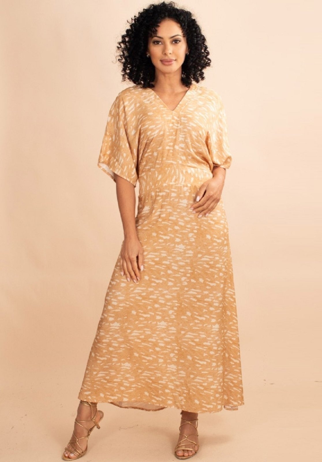 Imagem principal Vestido Midi Viscose Morcego Parati com Elástico Dunas Do Nordeste Amazonia Vital bege/estampado/preto