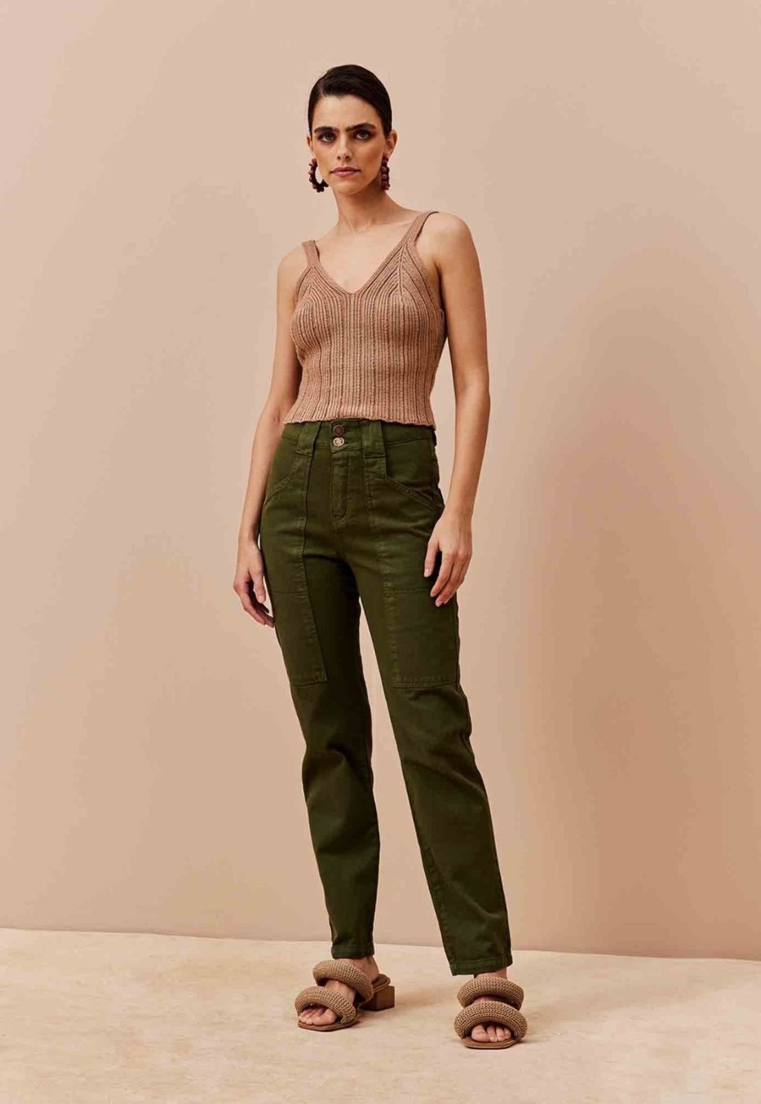 Imagem principal Calça Cenoura CaCay com Bolsos Frente CaCay verde militar