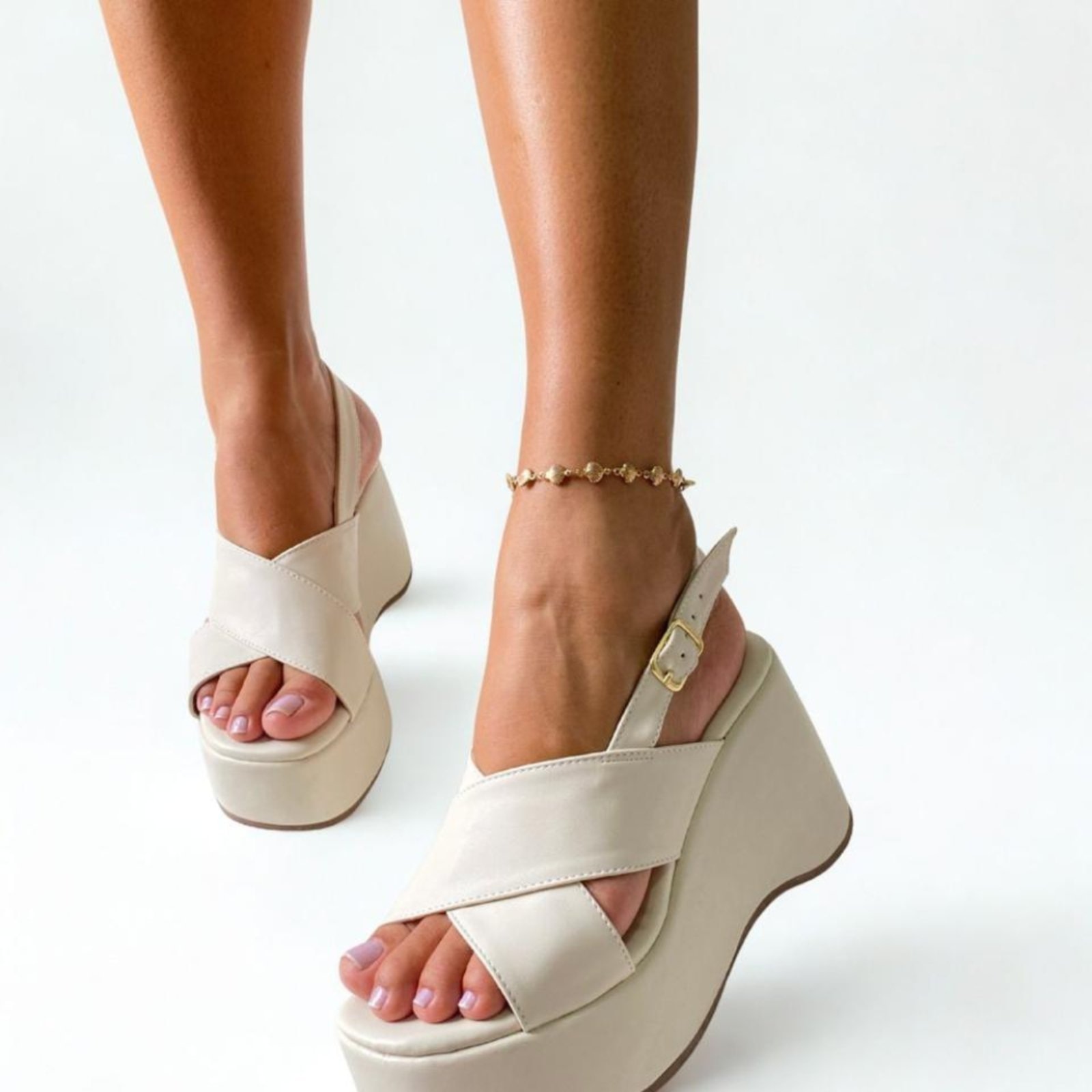 Imagem principal Sandália Delazari Plataforma Off White Delazari off-white white