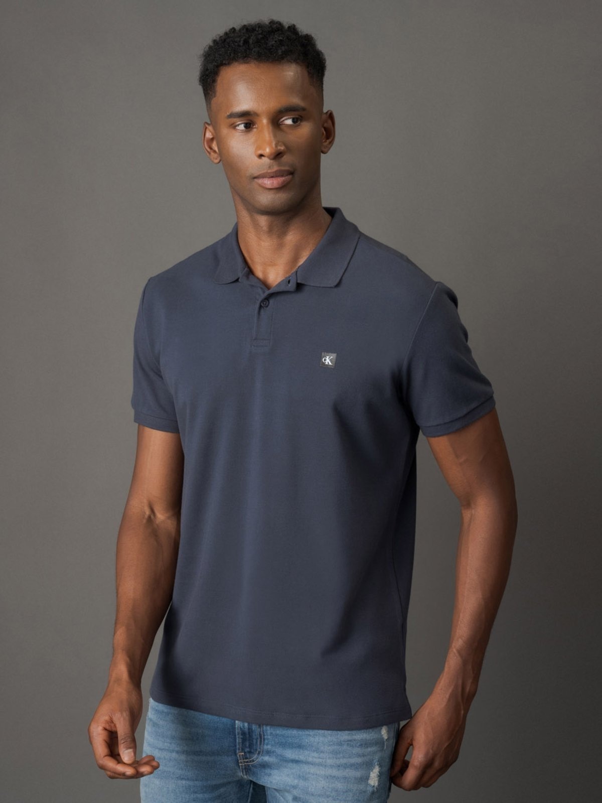 Imagem principal Polo Masculina Manga Curta em Piquet Calvin Klein Jeans - Marinho Calvin Klein Jeans azul marinho