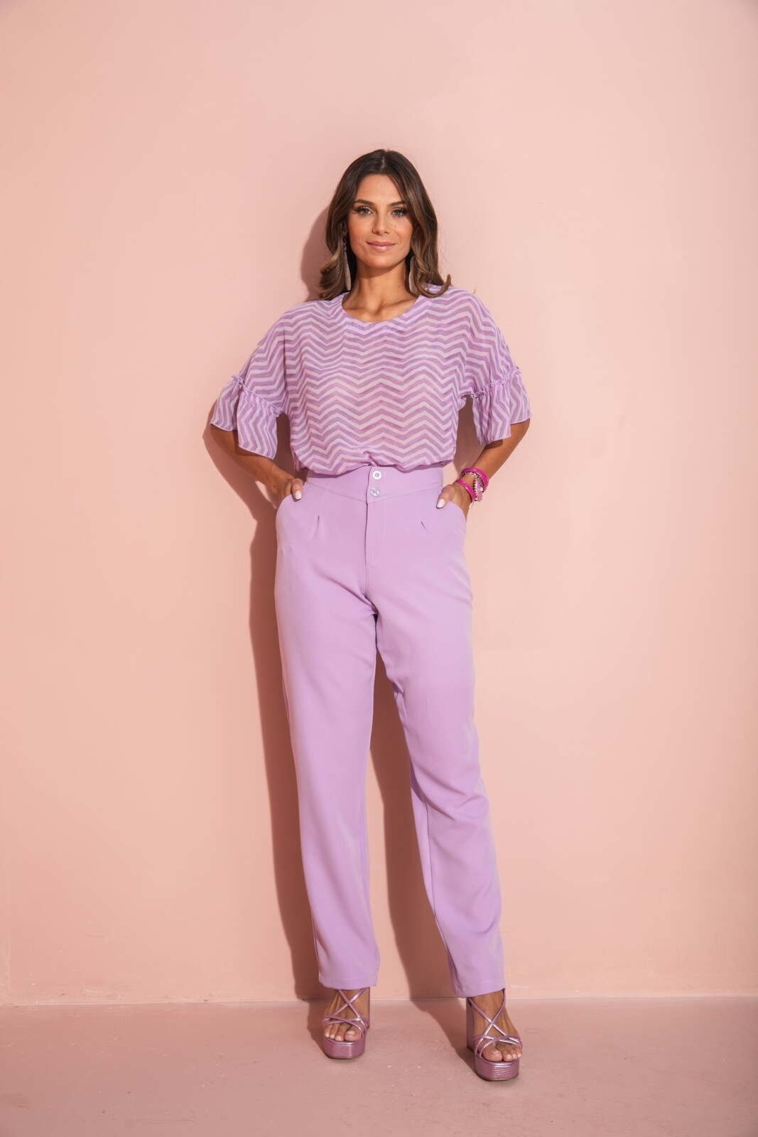 Imagem principal CALÇA FEMININA COM PALA NO CÓS Lavanda Art Livre lilás lavanda