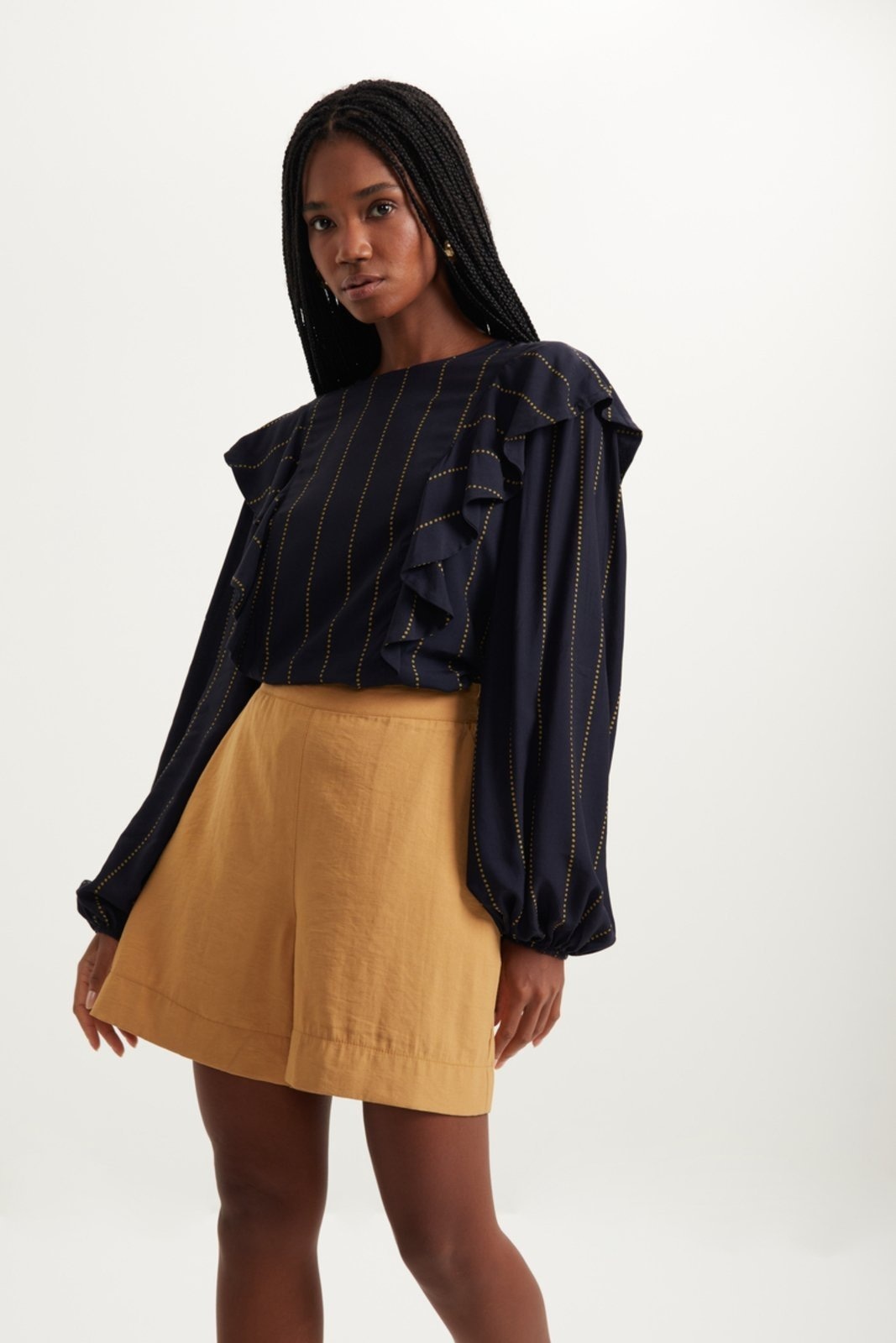 Imagem principal Shorts Básico De Cintura Alta Com Zíper E Bolsos Laterais Lez a Lez bege