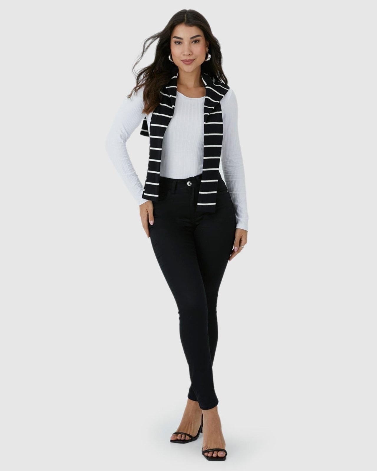 Imagem principal Calça Skinny Feminina Cintura Média Em Sarja Com Elastano Malwee preto