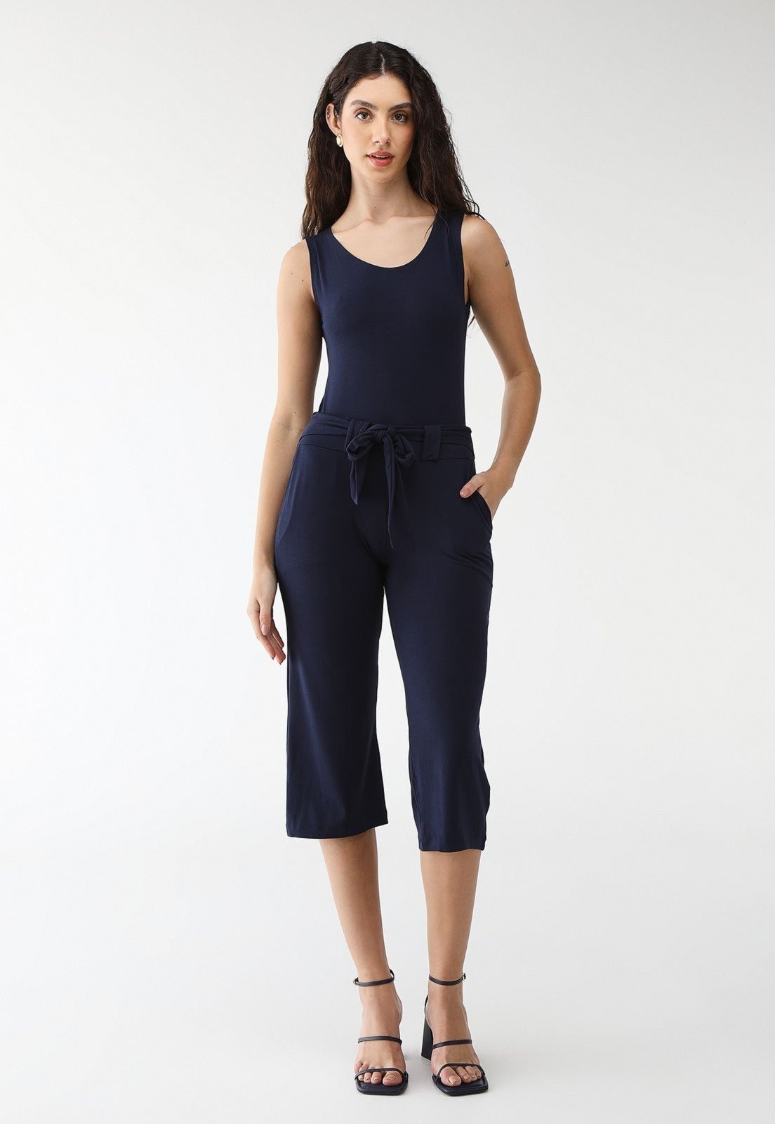 Imagem principal Conjunto Maria Paes Calça Pantacourt e Blusa Marinho Maria Paes azul marinho