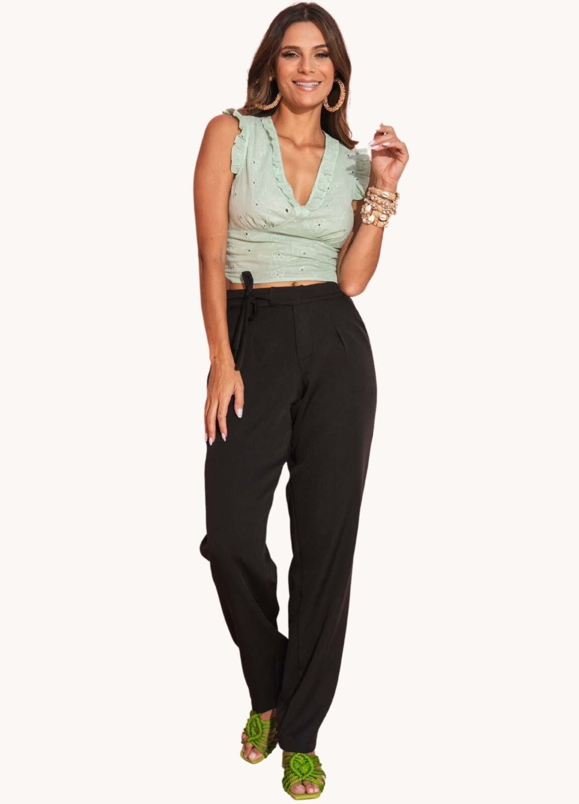 Imagem principal CALÇA FEMININA DE ALFAIATARIA COM BOTÁO Art Livre preto