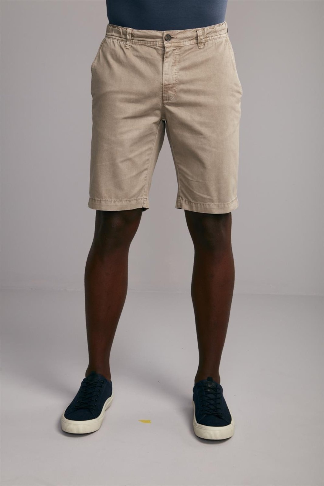 Imagem principal HIGHSTIL Bermuda Chino Comfort - Khaki HIGHSTIL verde oliva khaki