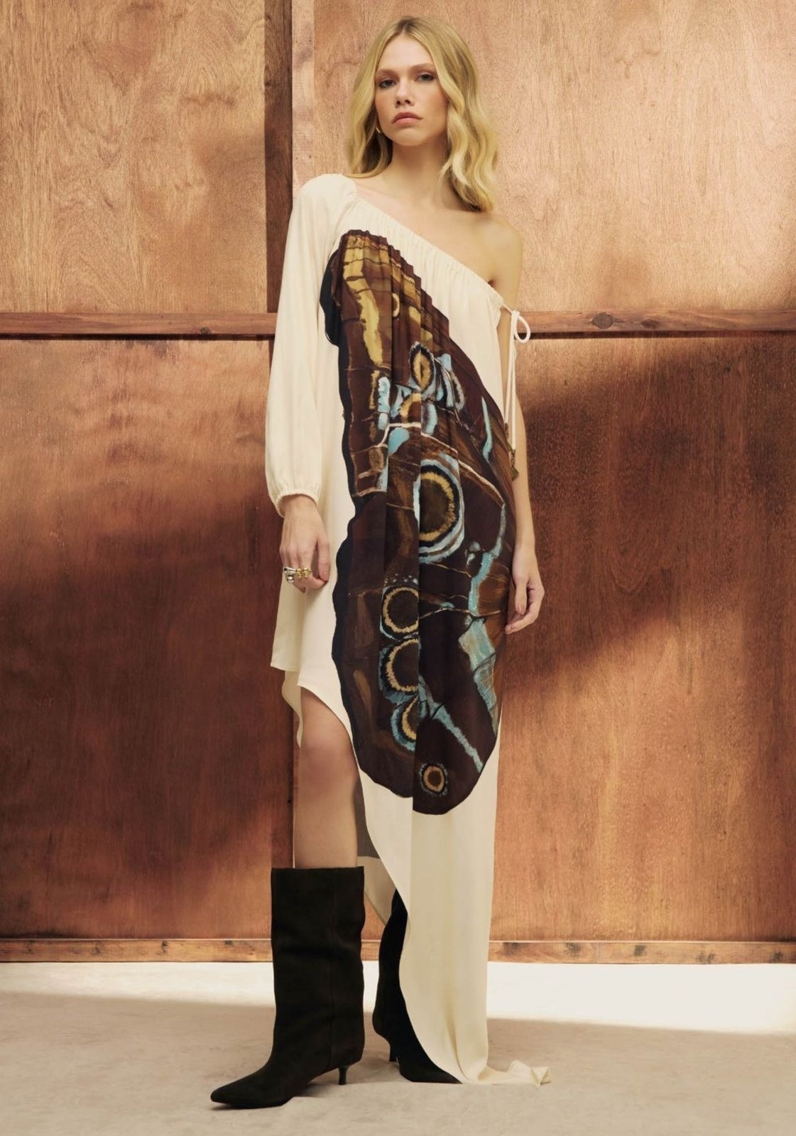 Imagem principal Vestido Curto Assimétrico Ombro Único Estampado My Favorite Things bege