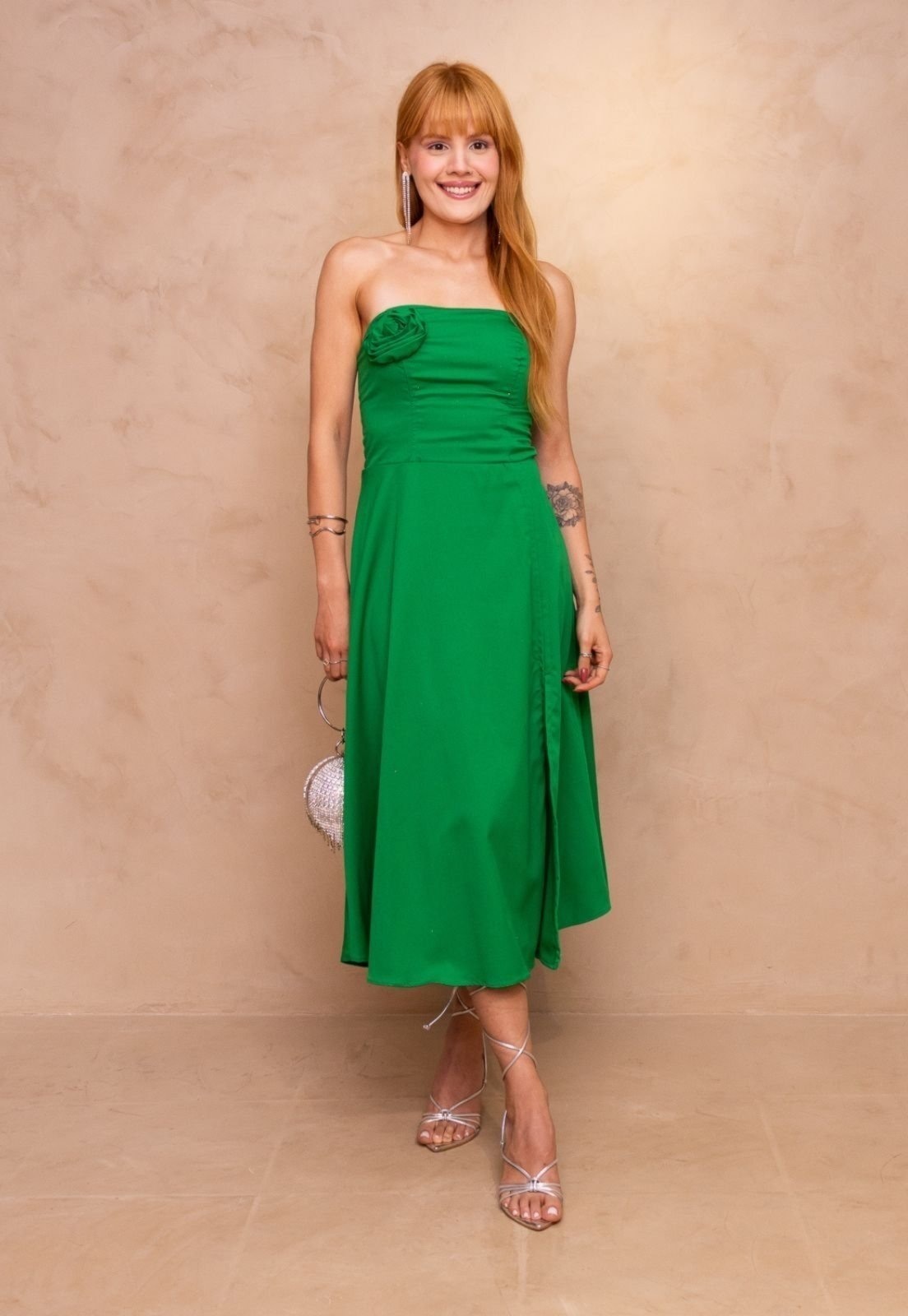 Imagem principal Vestido Midi Tomara que Caia com Flor Wadila Cia do Vestido verde