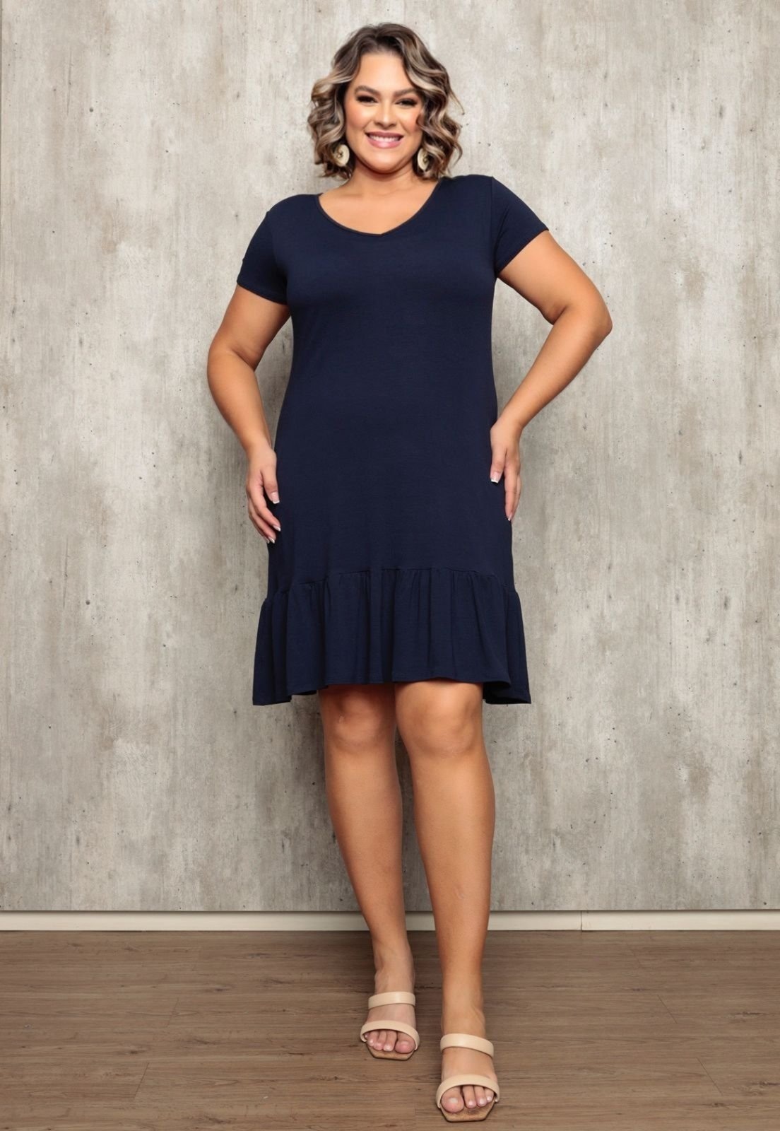 Imagem principal Vestido Feminino Fashion Curto Midi Manga Curta com BabadoTecido Premium Docce Mulher azul