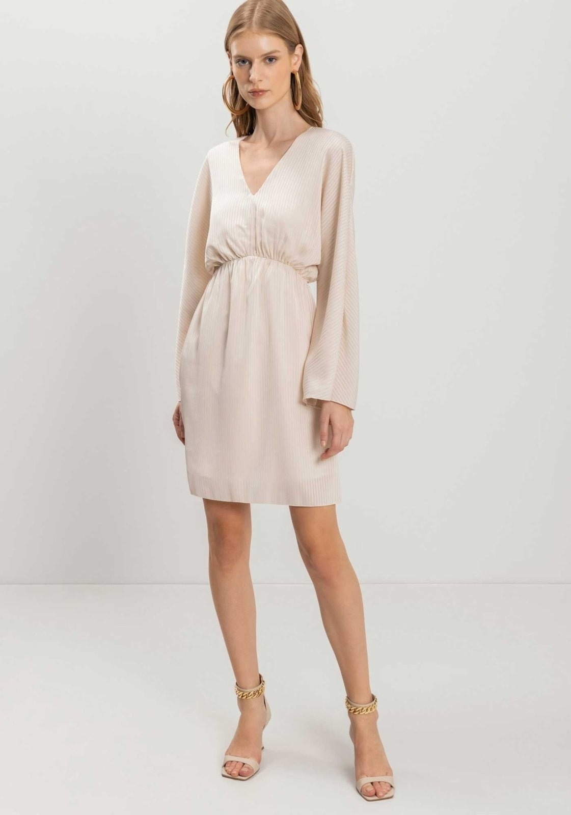 Imagem principal Vestido Lez a Lez Curto De Mangas Longas Com Elástico Na Cintura Lez a Lez bege