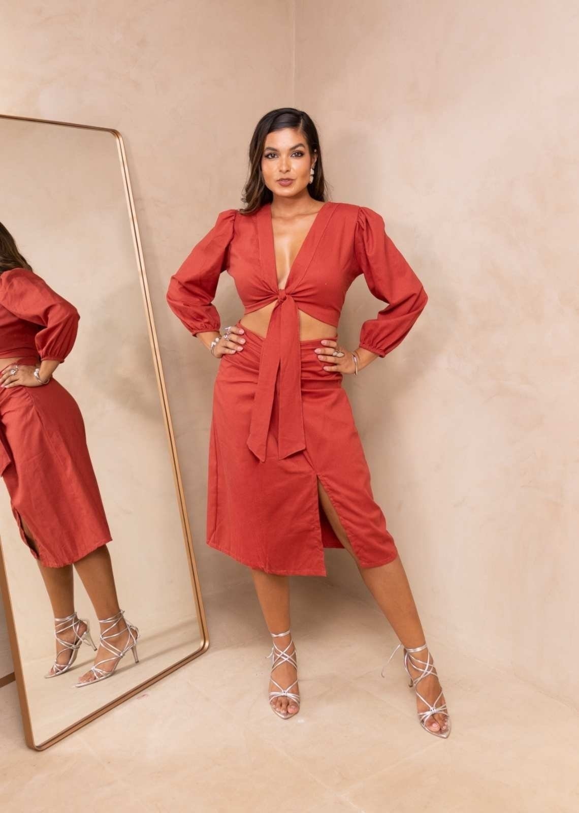 Imagem principal Conjunto Cropped Manga 3/4 e Saia Midi Linho Améllite Cia do Vestido marsala Cia do Vestido vermelho