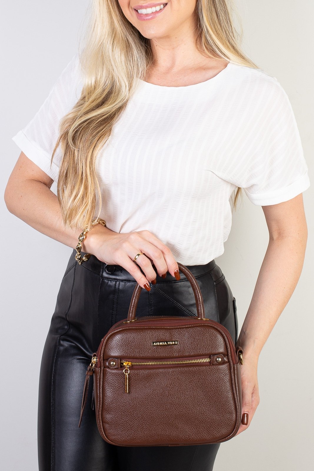 Imagem principal Bolsa Andrea Vinci Baú Pequena De Couro Liso Transversal Catarina - Whisky Andrea Vinci vermelho