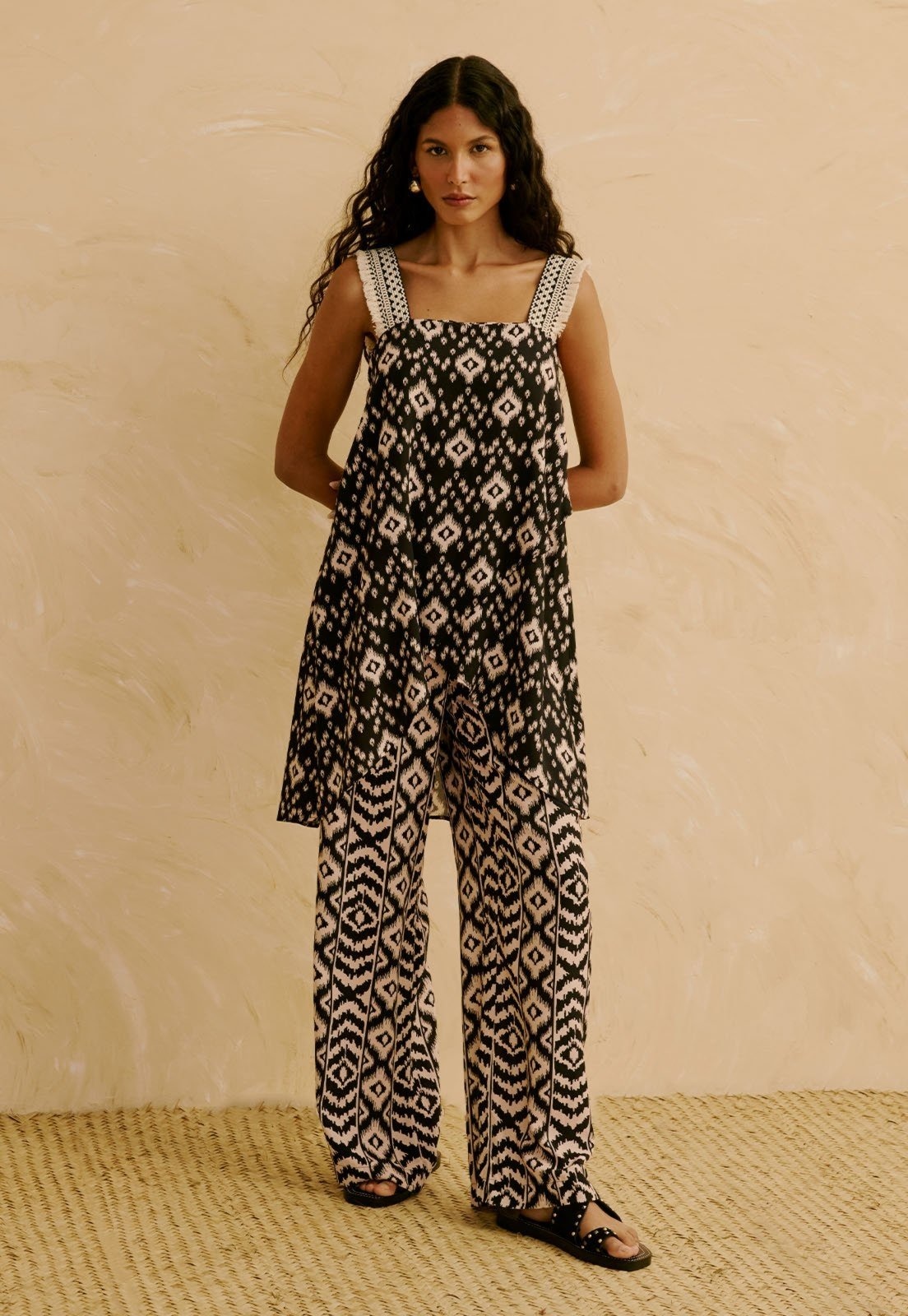 Imagem principal Calça Pantalona Elástico Costas Estampada Puno CaCay preto