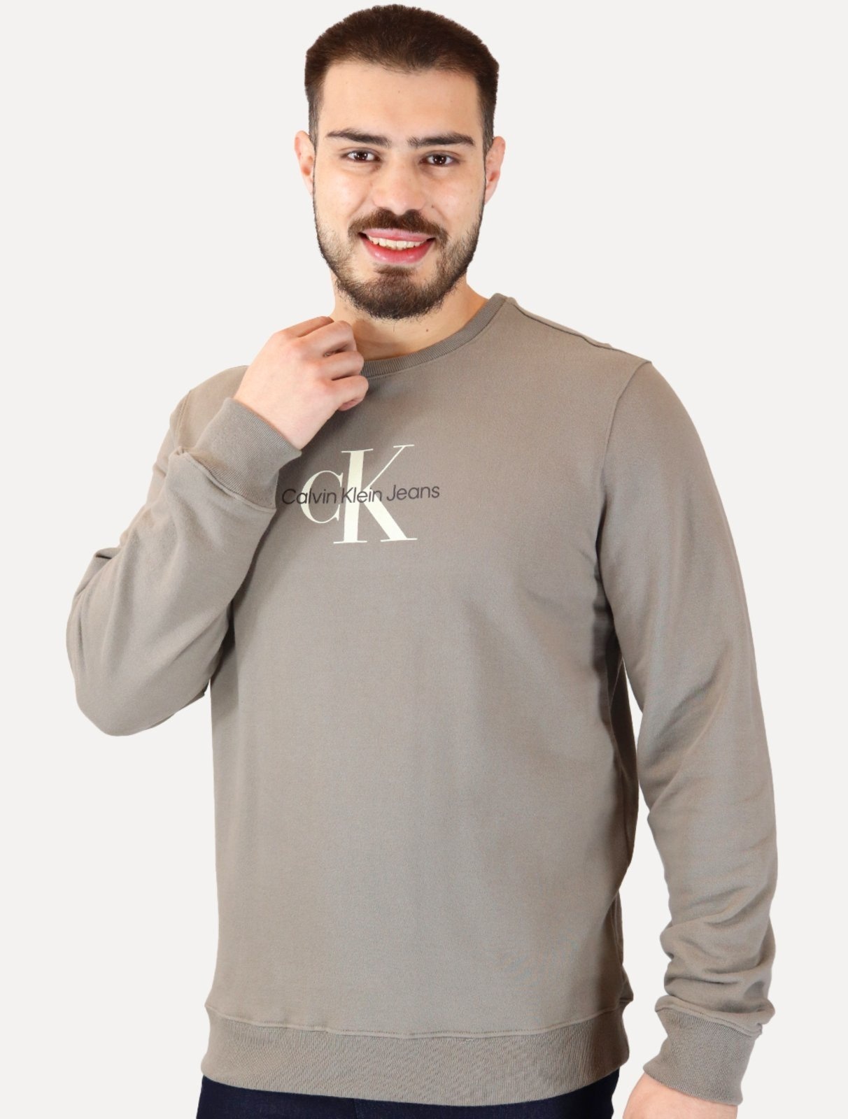 Imagem principal Moletom Calvin Klein Jeans Masculino Crewneck Logo New RE Issue Médio Calvin Klein cáqui