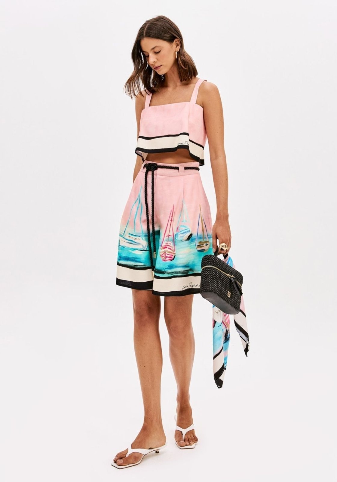 Imagem principal Bermuda Alongada Estampada Cintura Alta Lança Perfume rosa