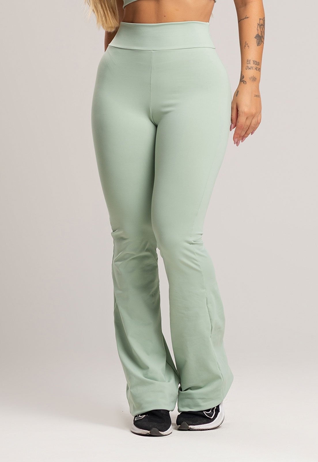 Imagem principal Calça MVB Modas Flare Pantalona Poliamida Pistache Mvb Modas verde/verde oliva