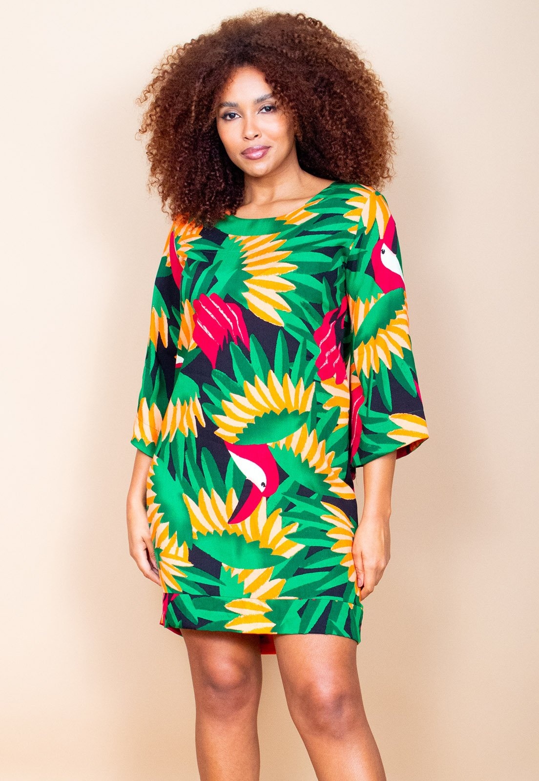 Imagem principal Vestido Curto Cabanafree Balli Manga Ampla Estampa Festas dos Tucanos Cabanafree amarelo/estampado/laranja