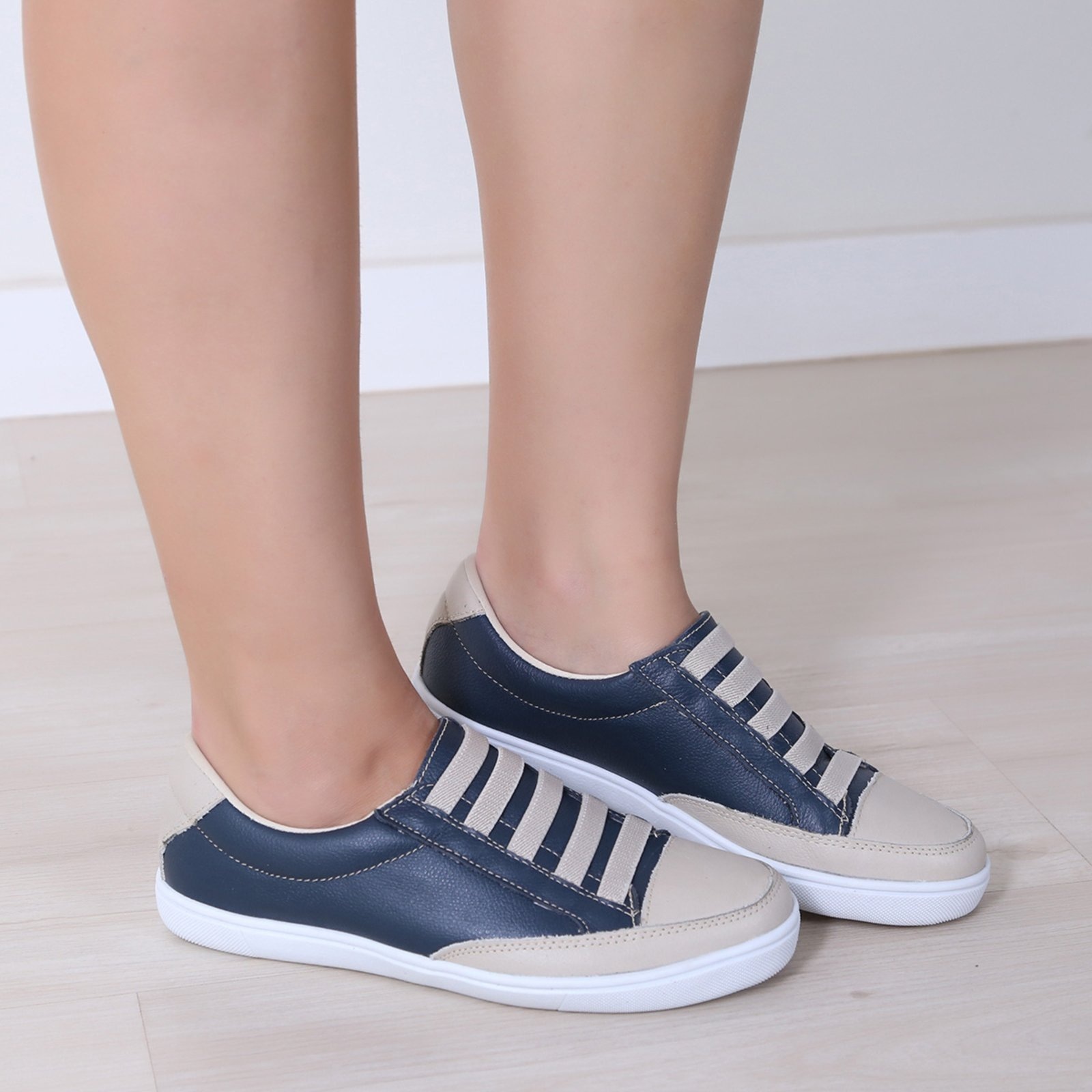 Imagem principal Tênis de Couro Casual Básico Confortável Leve com ROMEU E JULIETA SHOES azul marinho/bege