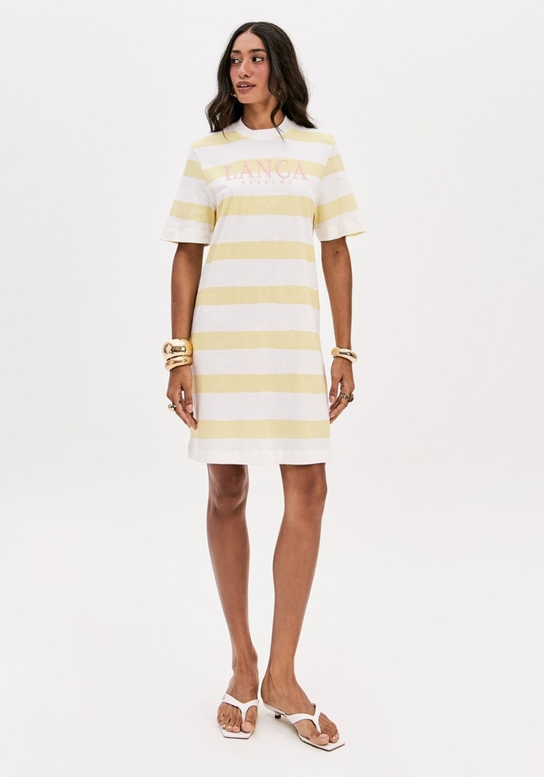 Imagem principal Vestido T-dress Manga Curta Bordado Lança Perfume amarelo