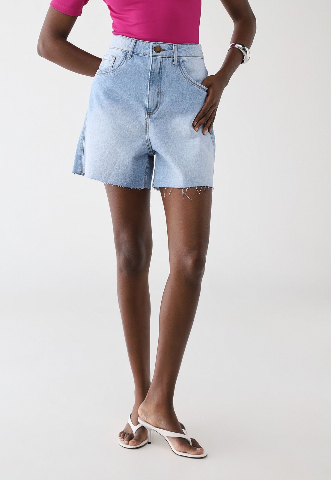 Imagem principal Short Jeans Feminino Lança Perfume Mom Super High Lavagem Clara Lança Perfume azul