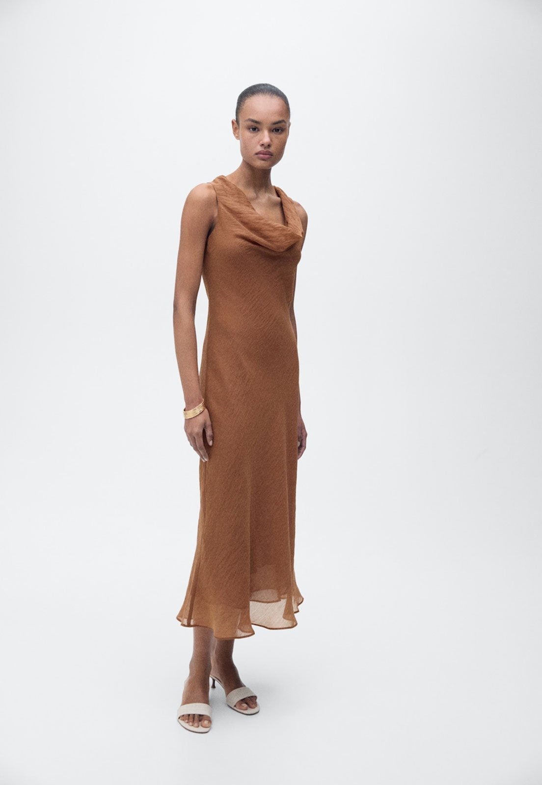 Imagem principal Vestido Mango Midi Decote Degagê Mango caramelo